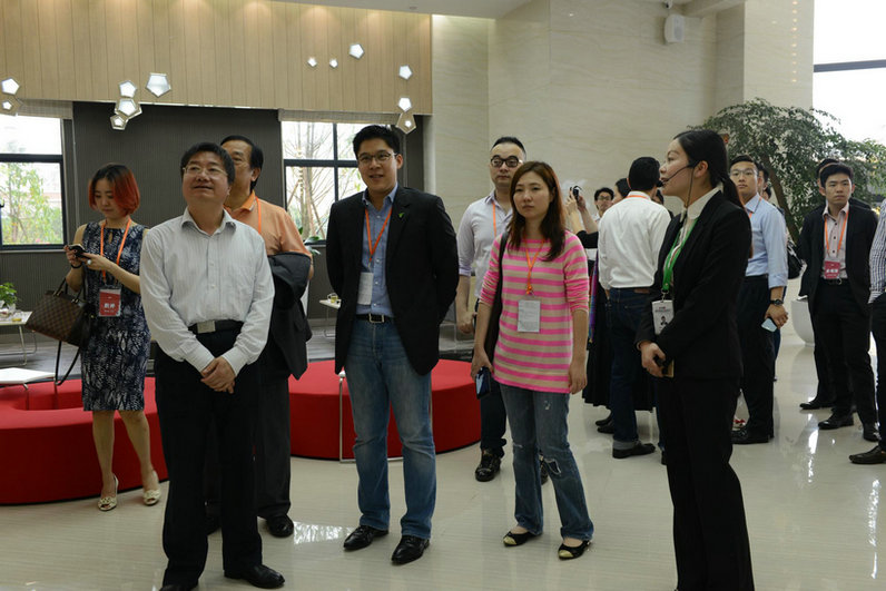 香港青年联会红三角考察团到赣州国际企业中心参观考察