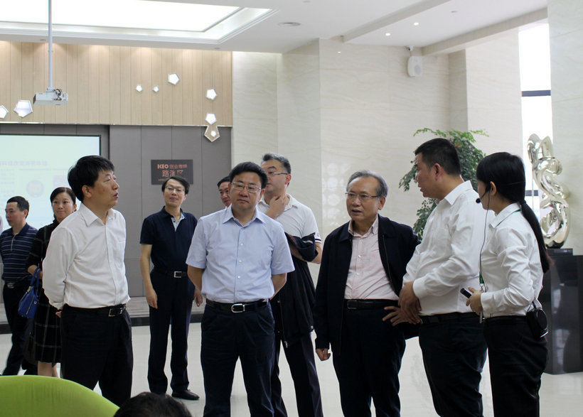 全国政协经济委员会委员、国务院国资委原副主任黄淑和一行莅临赣州国际企业中心考察调研