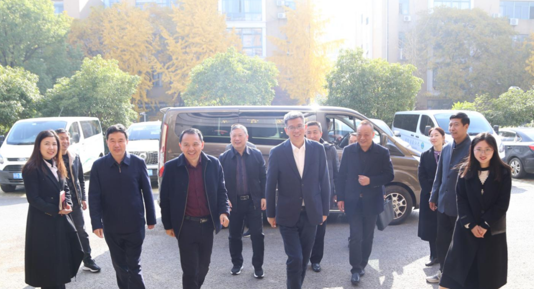 省卫生健康委员会党组成员、副主任朱烈滨一行莅临园区企业九江市鑫洁生产环境科技调研指导工作！