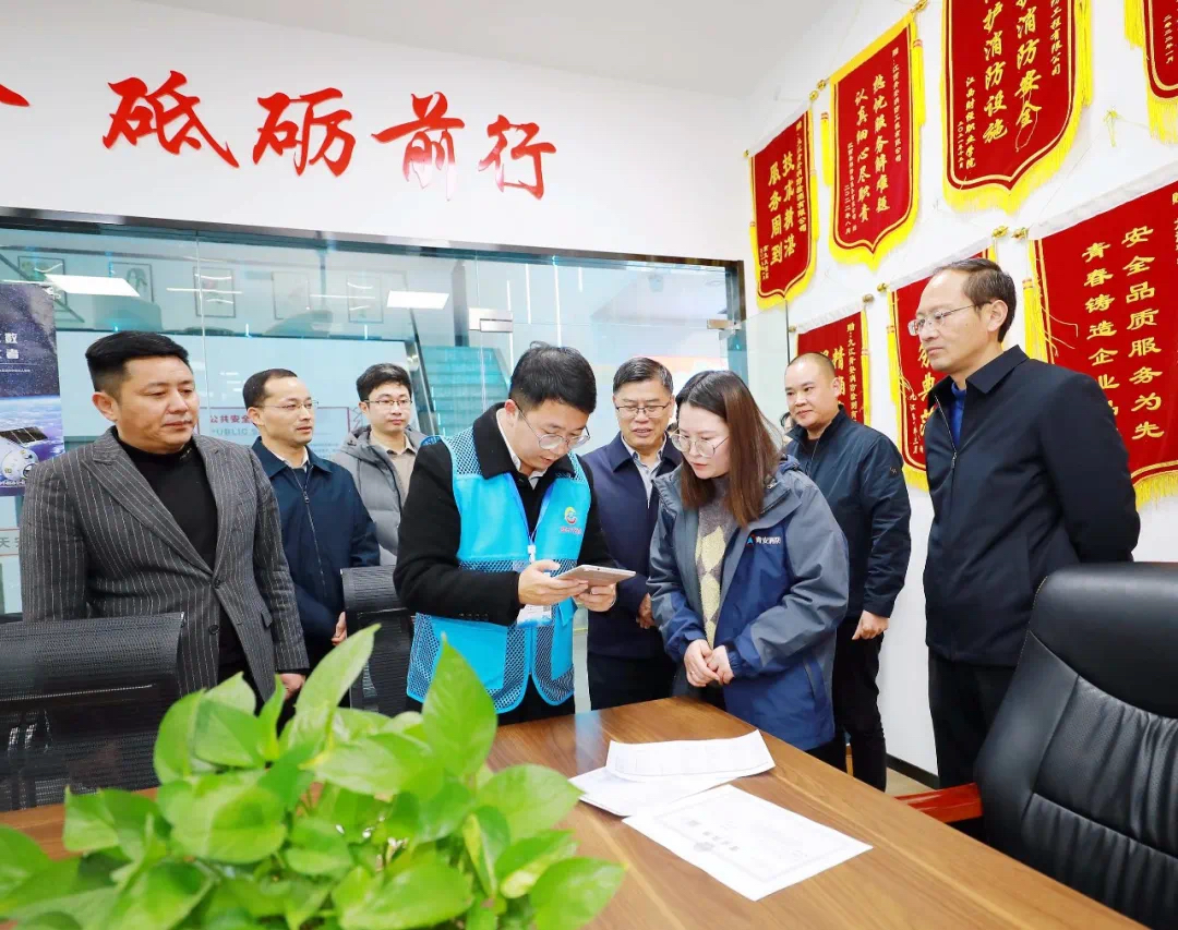 区党工委书记柯尊玉一行深入园区调研指导“五经普”登记工作！