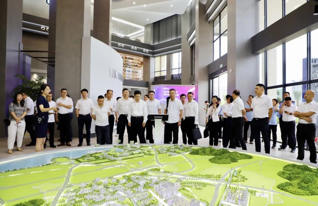 恒科环球企业中心开园，区200名优秀企业家到园参观，520企业家日主题论坛在园举办！