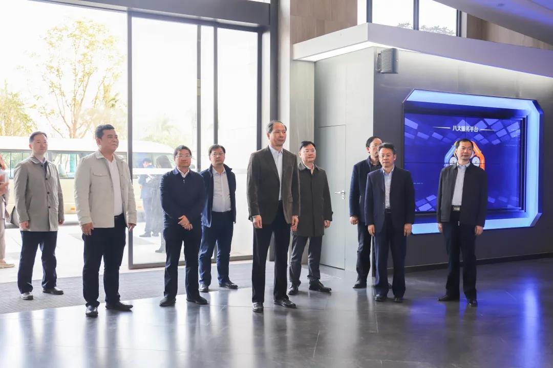 江西省商务厅党组书记、厅长谢一平一行莅临恒科产业园考察调研